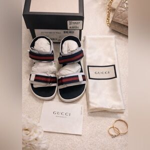 NWT GUCCI Kids Sandals with Iconic Web detail Size 25 Unisex comes w Box dustbag